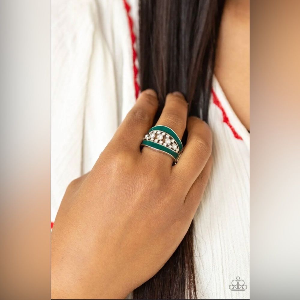 Paparazzi ♥ Trending Treasure - Green ♥ Ring NWT ☀️🥳